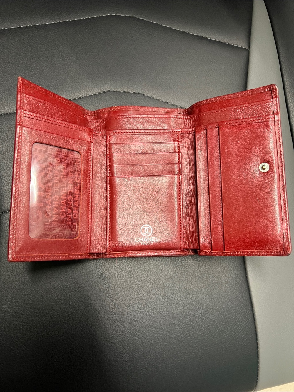 CHANEL Red Embossed CC Leather Wallet - Picture 2 of 6